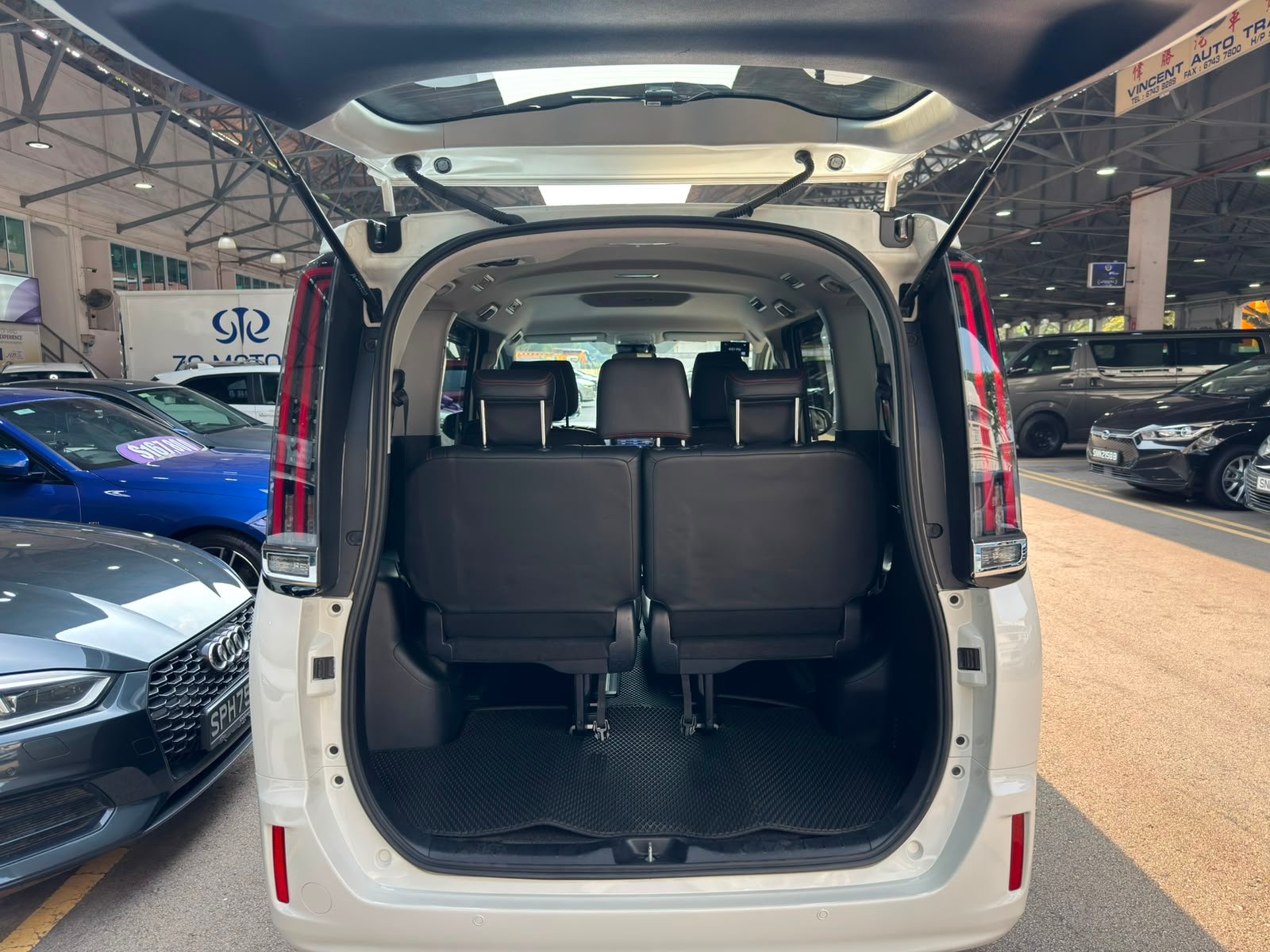 Toyota Noah Hybrid 1.8 X photo 10